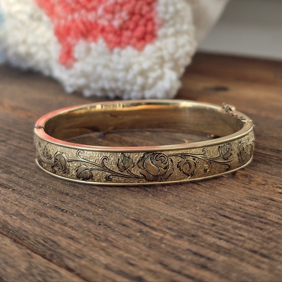 Vintage Fine Fashion Jewelry 12kt Gold Filled Bangle Bracelet
